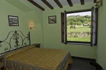 Apartamentos La Roblera - Orenya