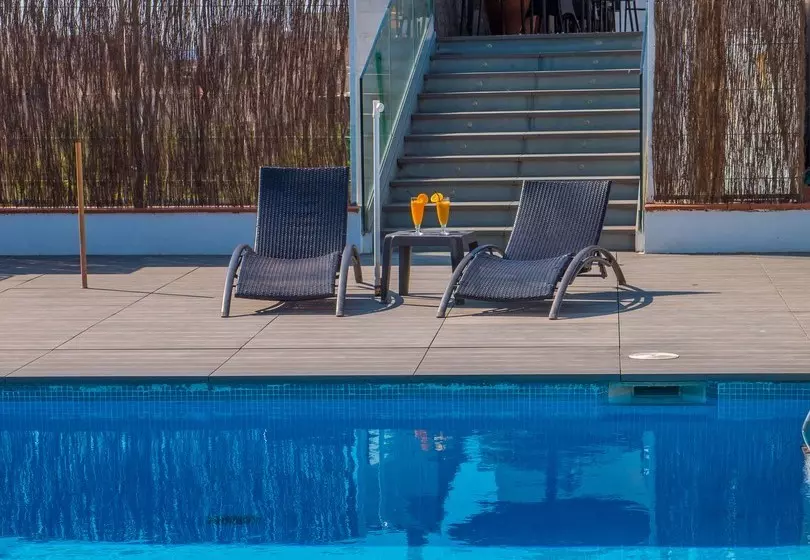 Fotos del hotel Checkin Montpalau:  8