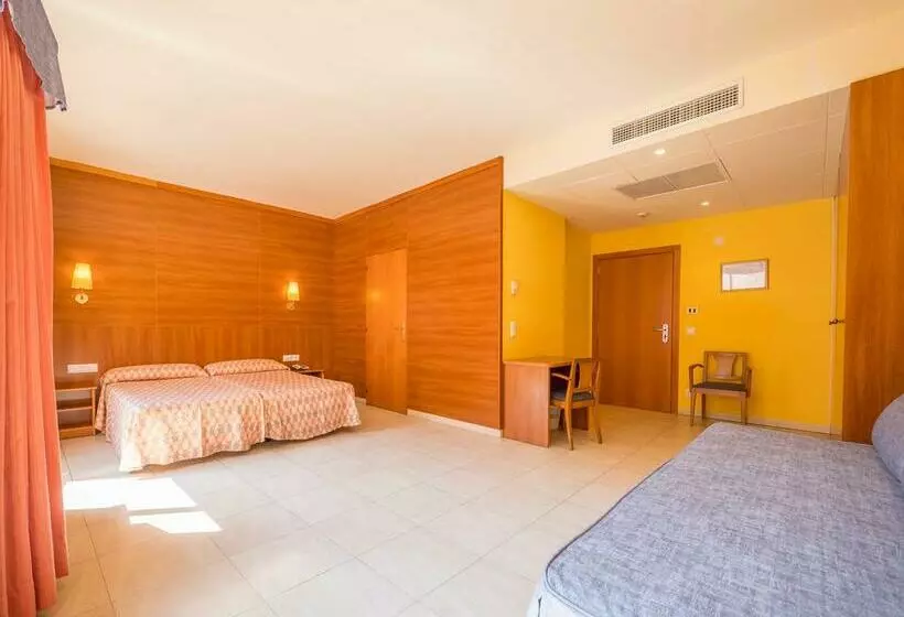 Fotos del hotel Checkin Montpalau:  3