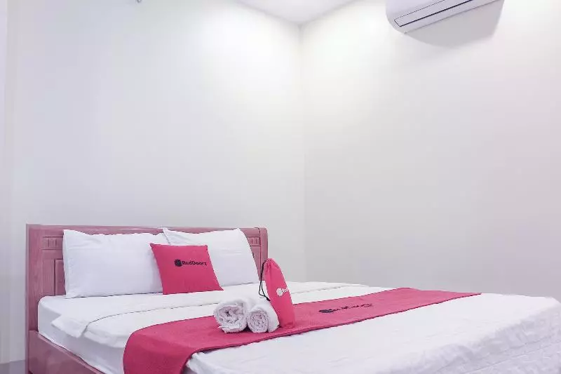 Fotos del hotel Reddoorz Plus @ Dong Den Street:  13
