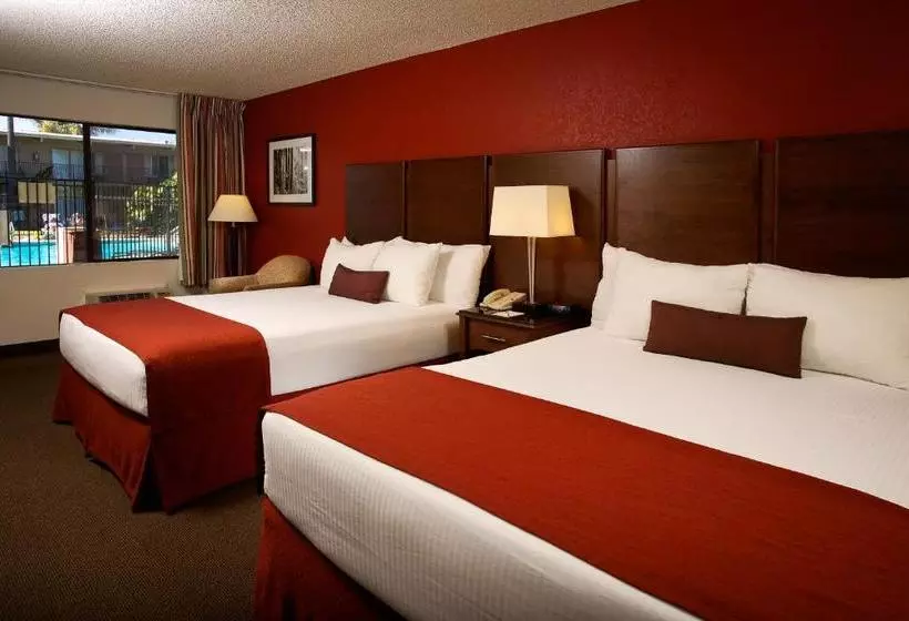 Fotos del hotel Ramada By Wyndham San Diego North  & Conference Center:  5