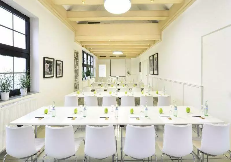 Fotos del hotel Airport Hotel By The New Yorker:  4