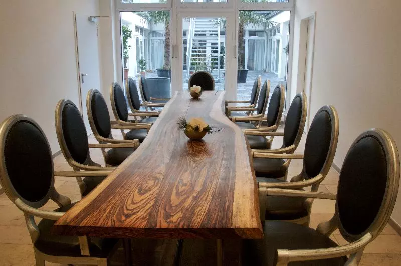 Fotos del hotel Burns Art & Culture Suitehotel:  5