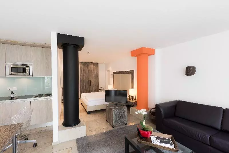 Fotos del hotel Burns Art & Culture Suitehotel:  11