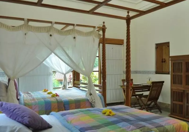 Fotos del hotel Raffles Holiday:  5