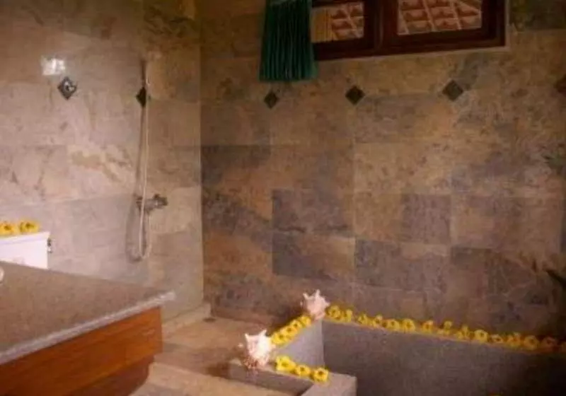 Fotos del hotel Raffles Holiday:  3