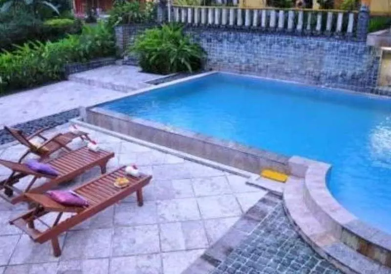 Fotos del hotel Raffles Holiday:  2