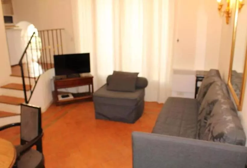 Fotos del hotel Mithouard Apartment:  5