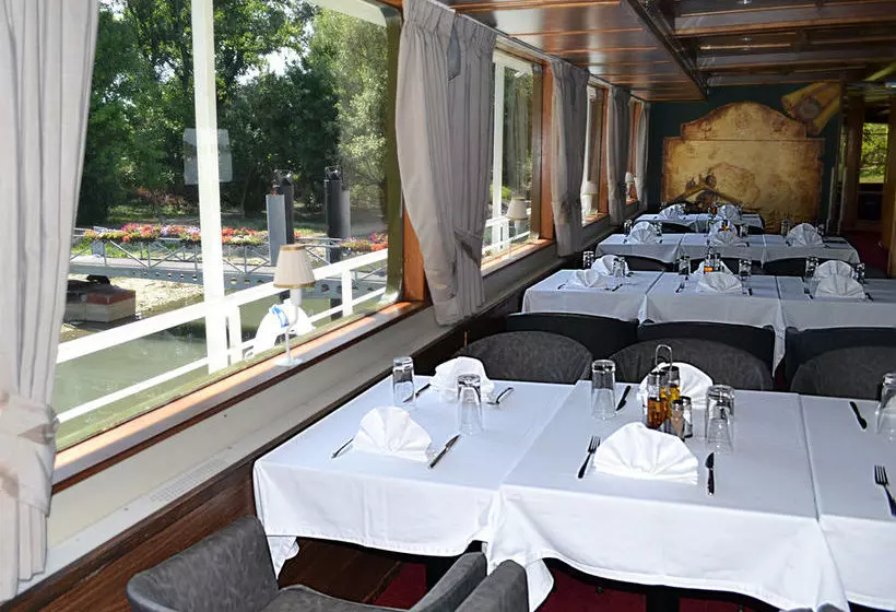 Fotos del hotel Compass River City Boatel:  4