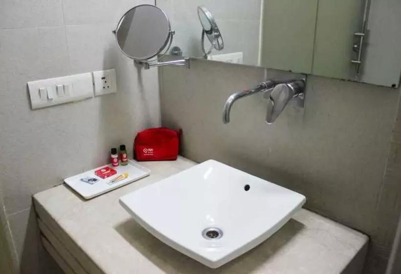 Fotos del hotel Oyo Premium Rajouri Garden Janta Market:  3