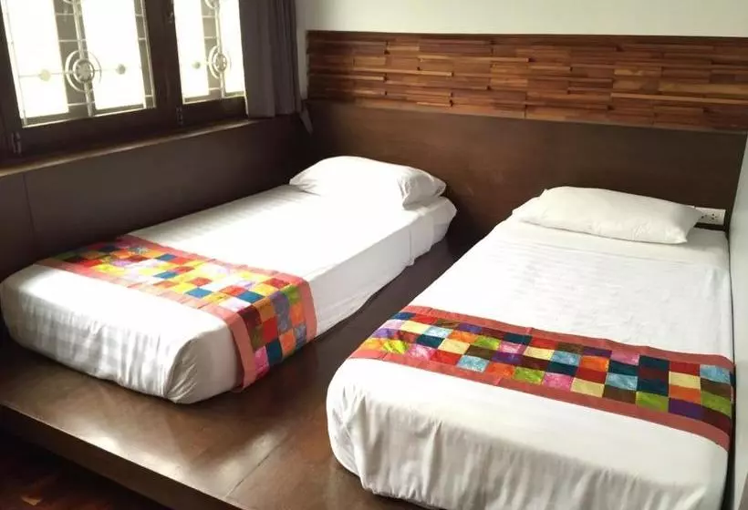 At One Inn Hualampong