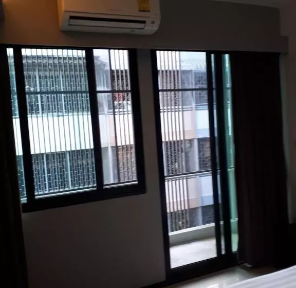 Fotos del hotel At One Inn Hualampong:  4