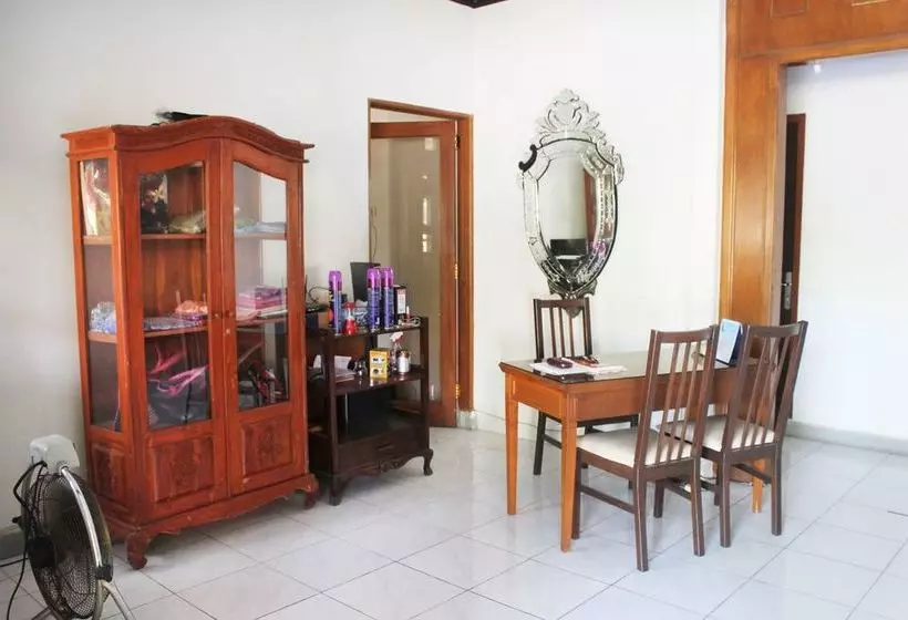 Fotos del hotel Santo Guest House:  14