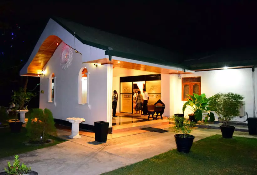 Fotos del hotel Guruge King S Island Resort:  9