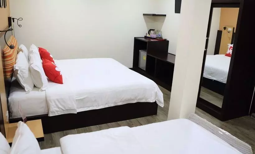 Zen Rooms Residency