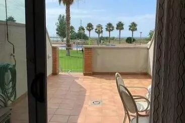 Onze   Primera Línea De Mar Con Piscina - Cubelles