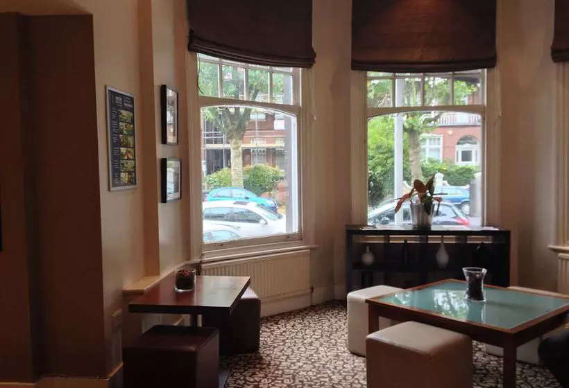 Fotos del hotel The Raglan:  6