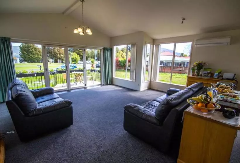 Fotos del hotel Te Anau Lakefront B&b:  14