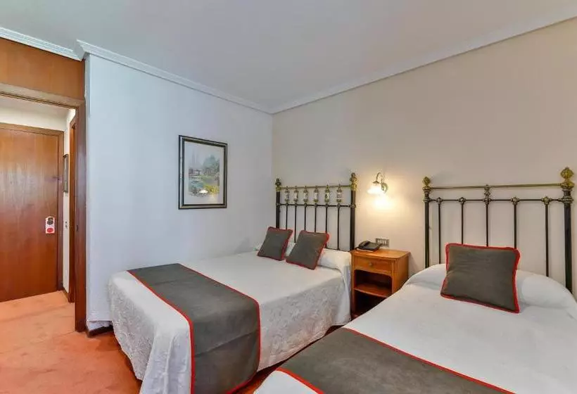 Fotos del hotel Santillana:  4