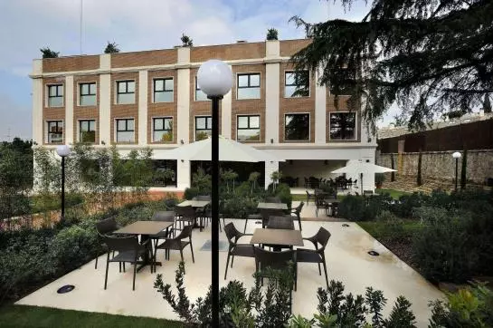 Fotos del hotel Jardin Real de Mirasierra:  3