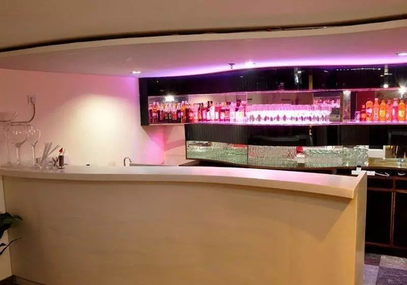 Fotos del hotel Om International:  2