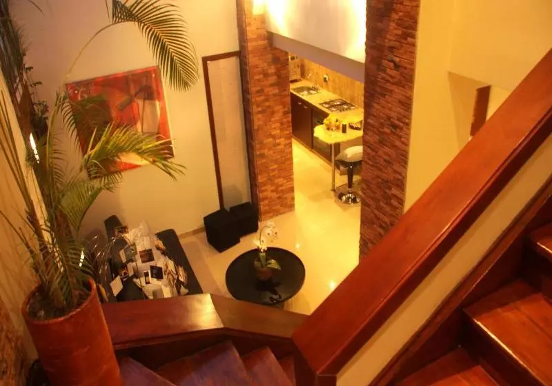 Fotos del hotel 6 Suites:  2