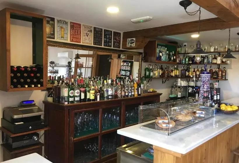 Fotos del hotel Colonial de Santillana:  2