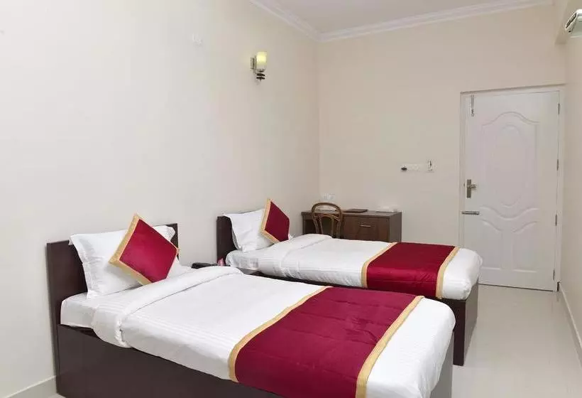 Fotos del hotel Oyo 9118 Saravana Inn:  2