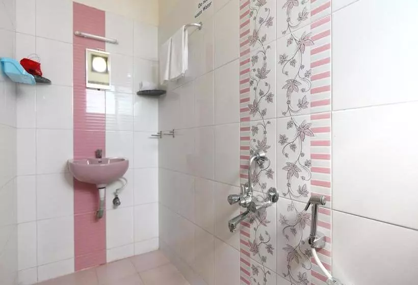 Fotos del hotel Oyo 3860 Apartment Jls Gruha:  6