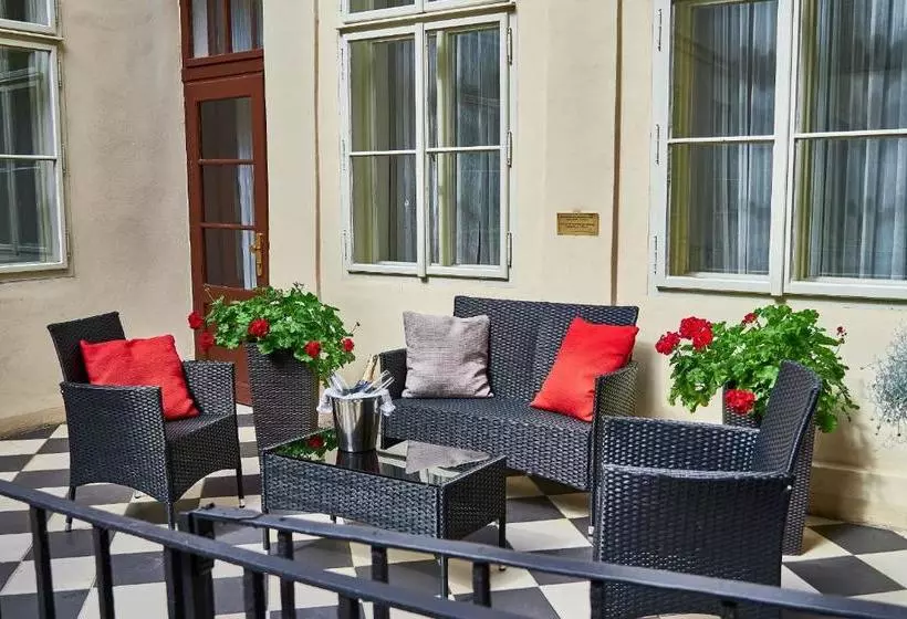 Fotos del hotel Three Golden Crowns Apartments:  3