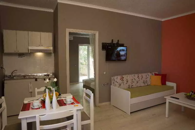 Fotos del hotel Elia Stalos Apartments:  11