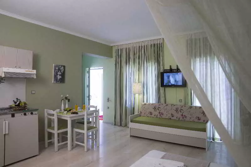 Fotos del hotel Elia Stalos Apartments:  14