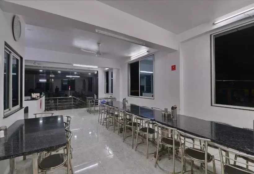 Fotos del hotel Oyo 27878 Highway Inn International:  8