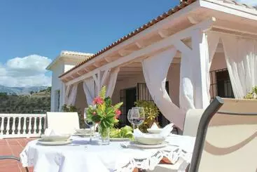 Fuentezuelas Pool Villa - Sayalonga