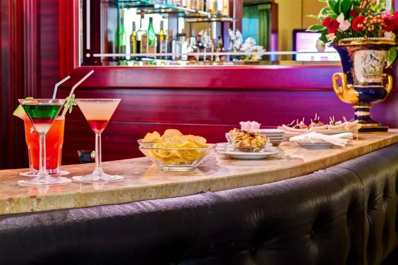 Fotos del hotel Mondial:  8