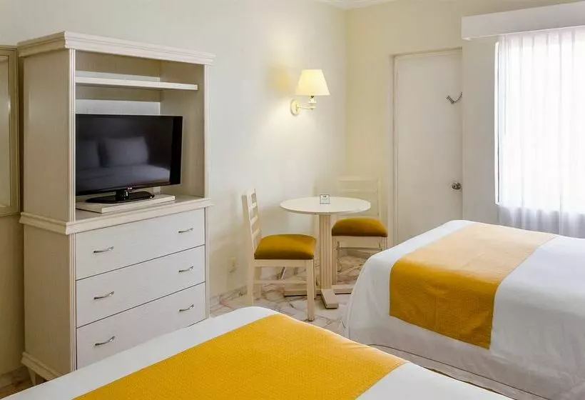 Holiday Inn Express Cancun