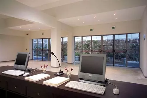 Fotos del hotel The Church Village:  25