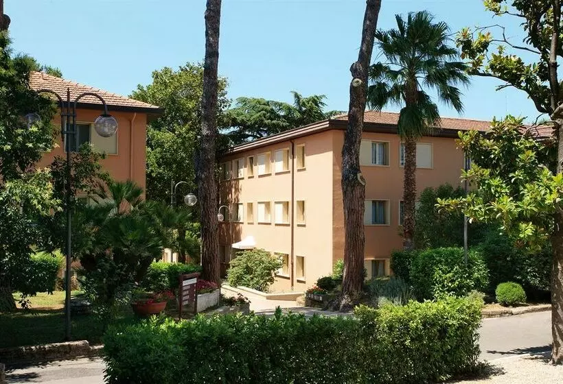 Fotos del hotel The Church Village:  18