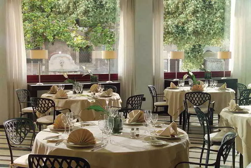 Fotos del hotel The Church Village:  10