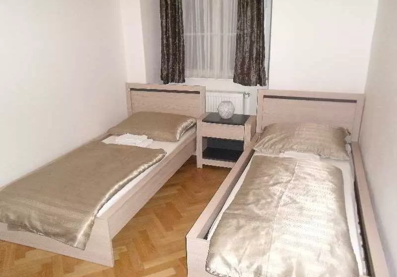 Fotos del hotel Apartments Tynska 7:  4