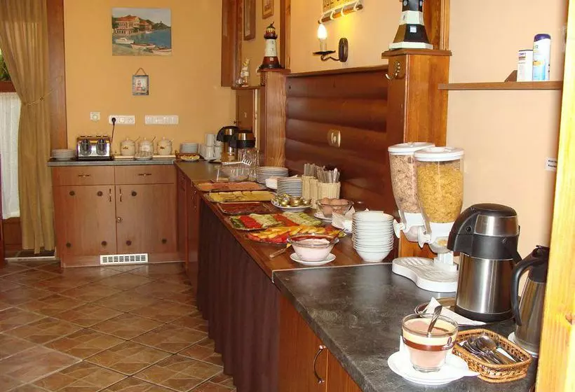 Fotos del hotel Gibraltar Vendeghaz:  2