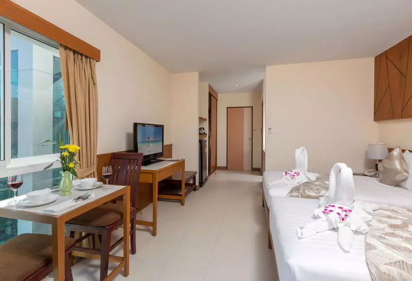 Fotos del hotel Chaiyapruek Suites:  2