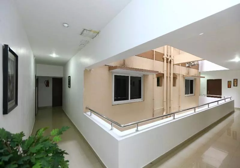 Fotos del hotel NKS Leo Inn:  4