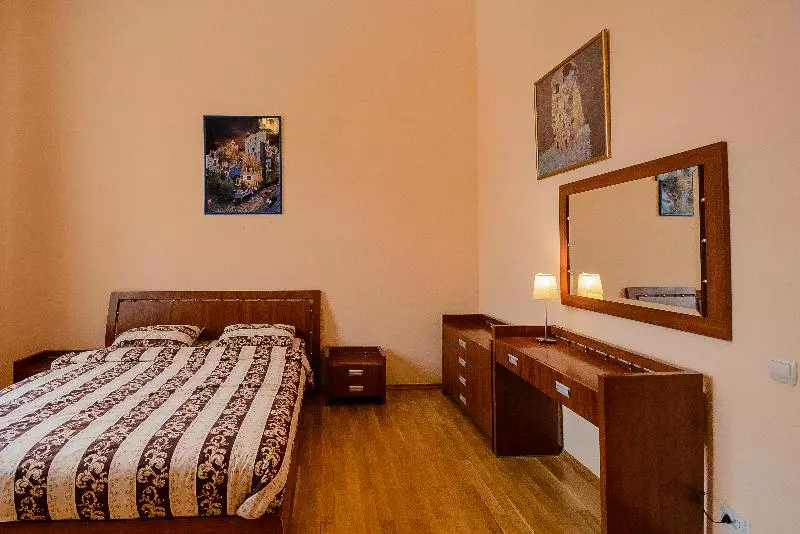 Muzeyniy Lane Kiev Apartment