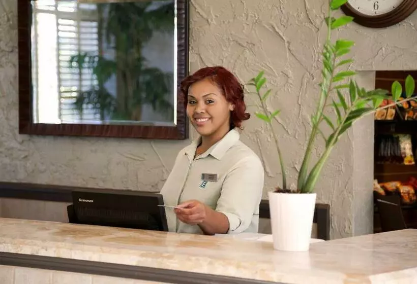 Fotos del hotel Embassy Suites Phoenix Airport At 24th Street:  11