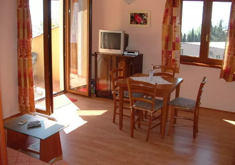 Fotos del hotel Apartmani Ivanka:  17