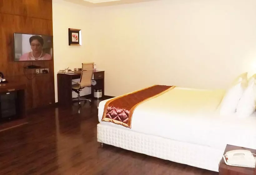 Fotos del hotel Collection O 40631 The Sahar Pavilion:  2