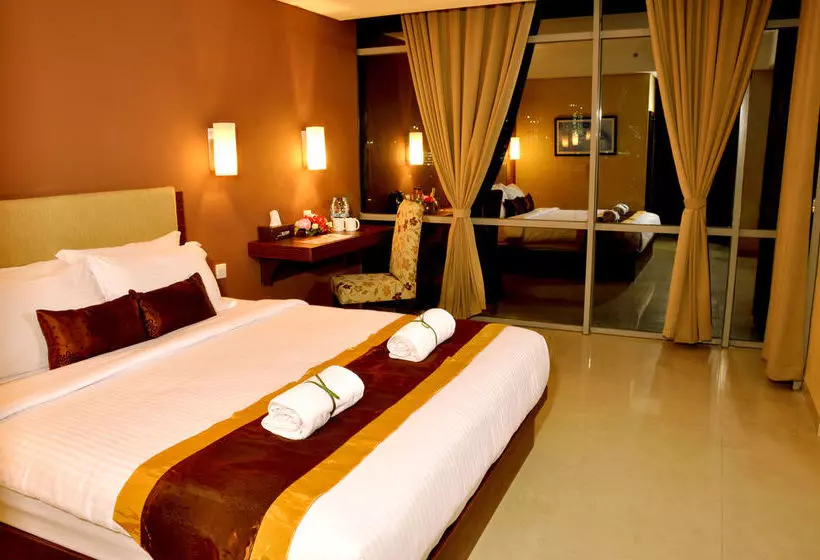 Fotos del hotel Cheers Residential:  2