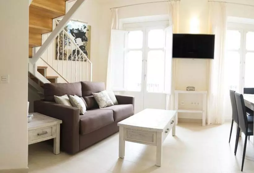 Fotos del hotel Living4Malaga Suites Superior:  10