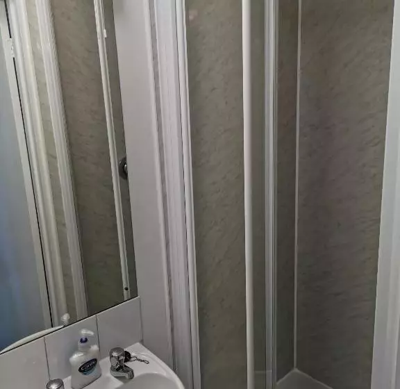 Fotos del hotel A & B Guest House:  4
